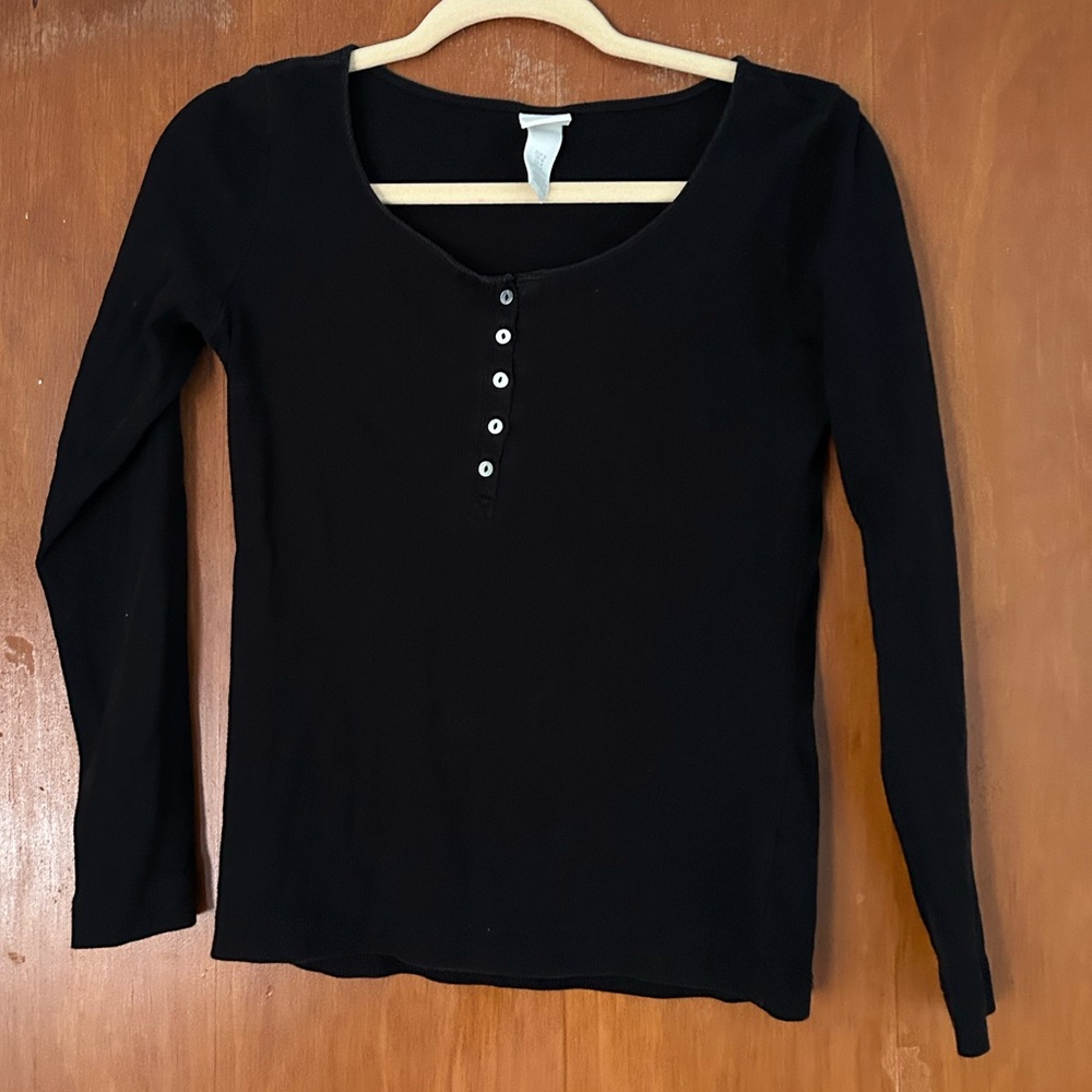 H&M long sleeve button down scoop neck Henley shirt in black medium